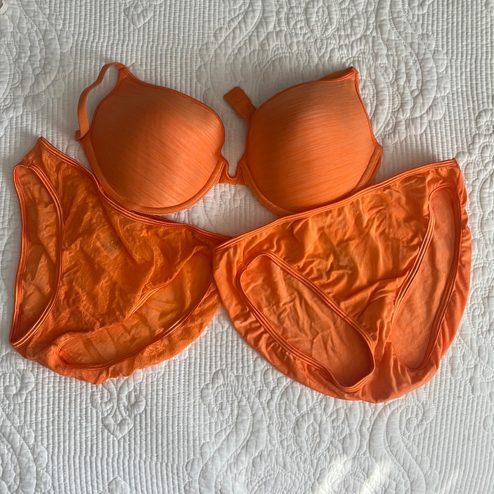 Matching bra and two bikini bottoms NWT